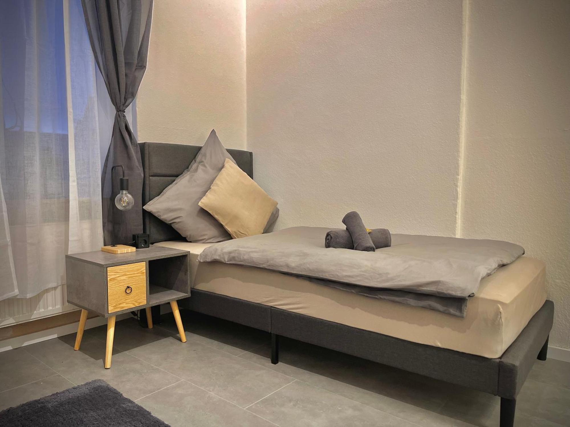 G&G Luxury Apartment Am Stadtpark Бендорф Екстериор снимка