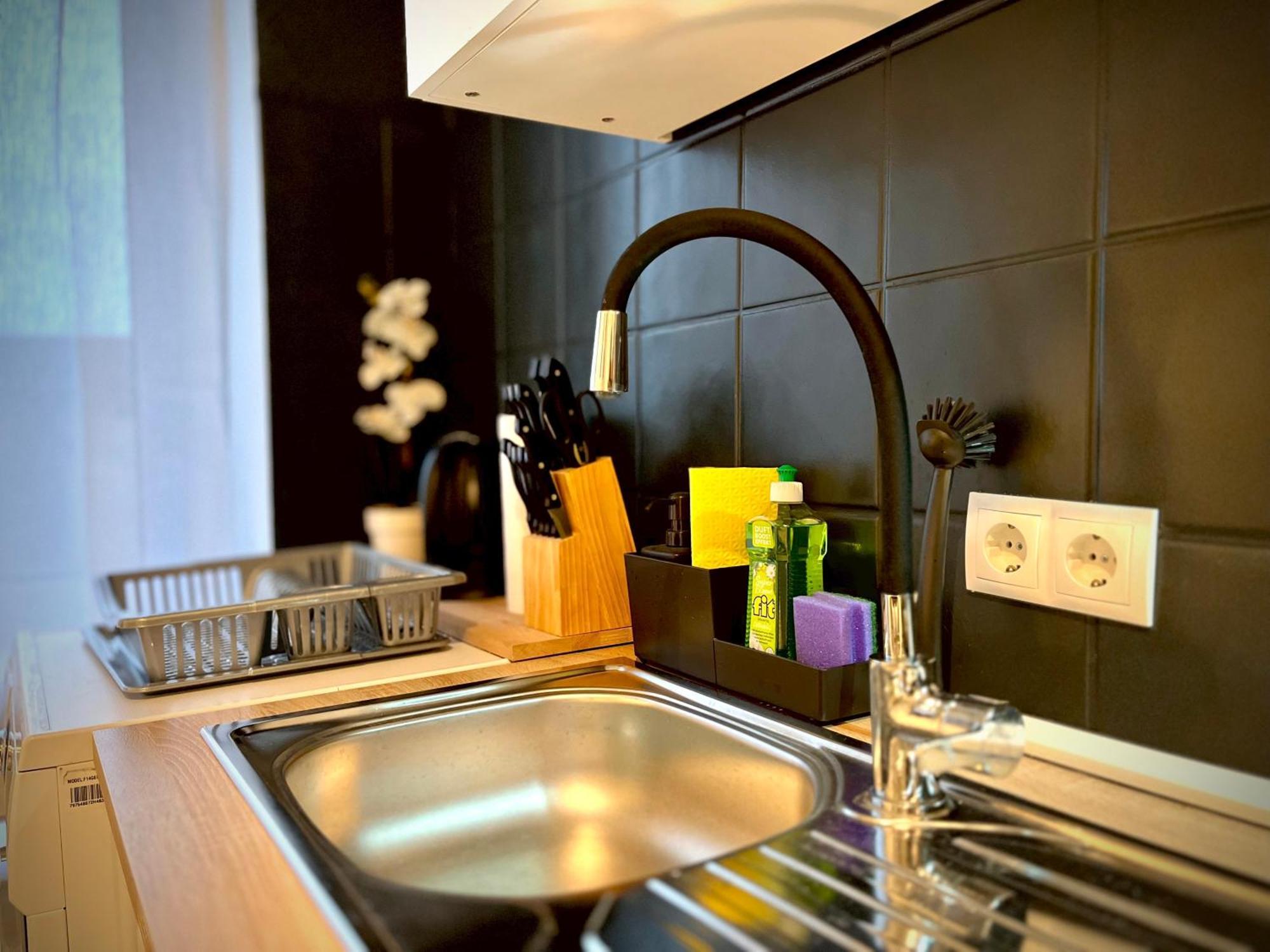 G&G Luxury Apartment Am Stadtpark Бендорф Екстериор снимка