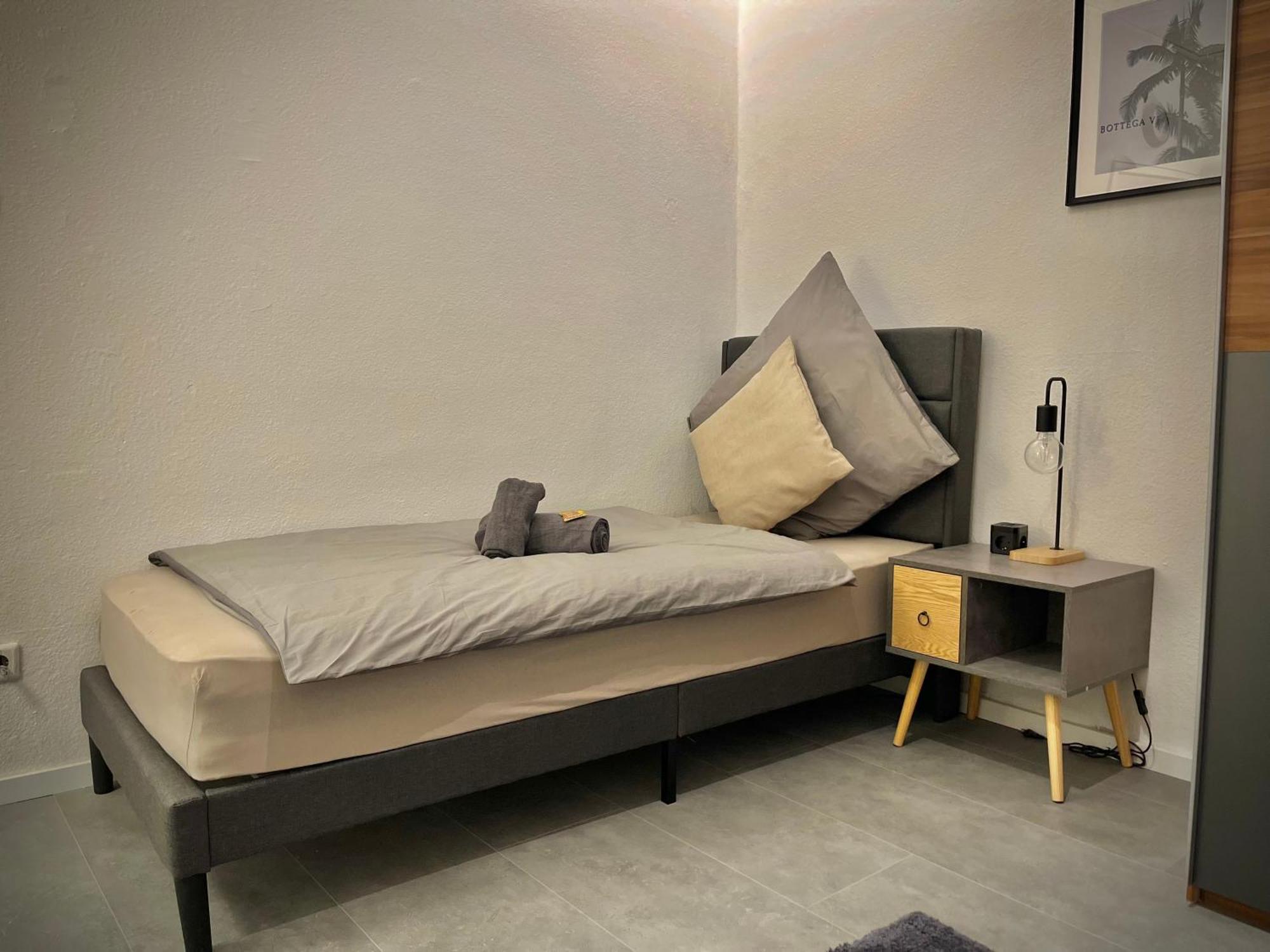 G&G Luxury Apartment Am Stadtpark Бендорф Екстериор снимка