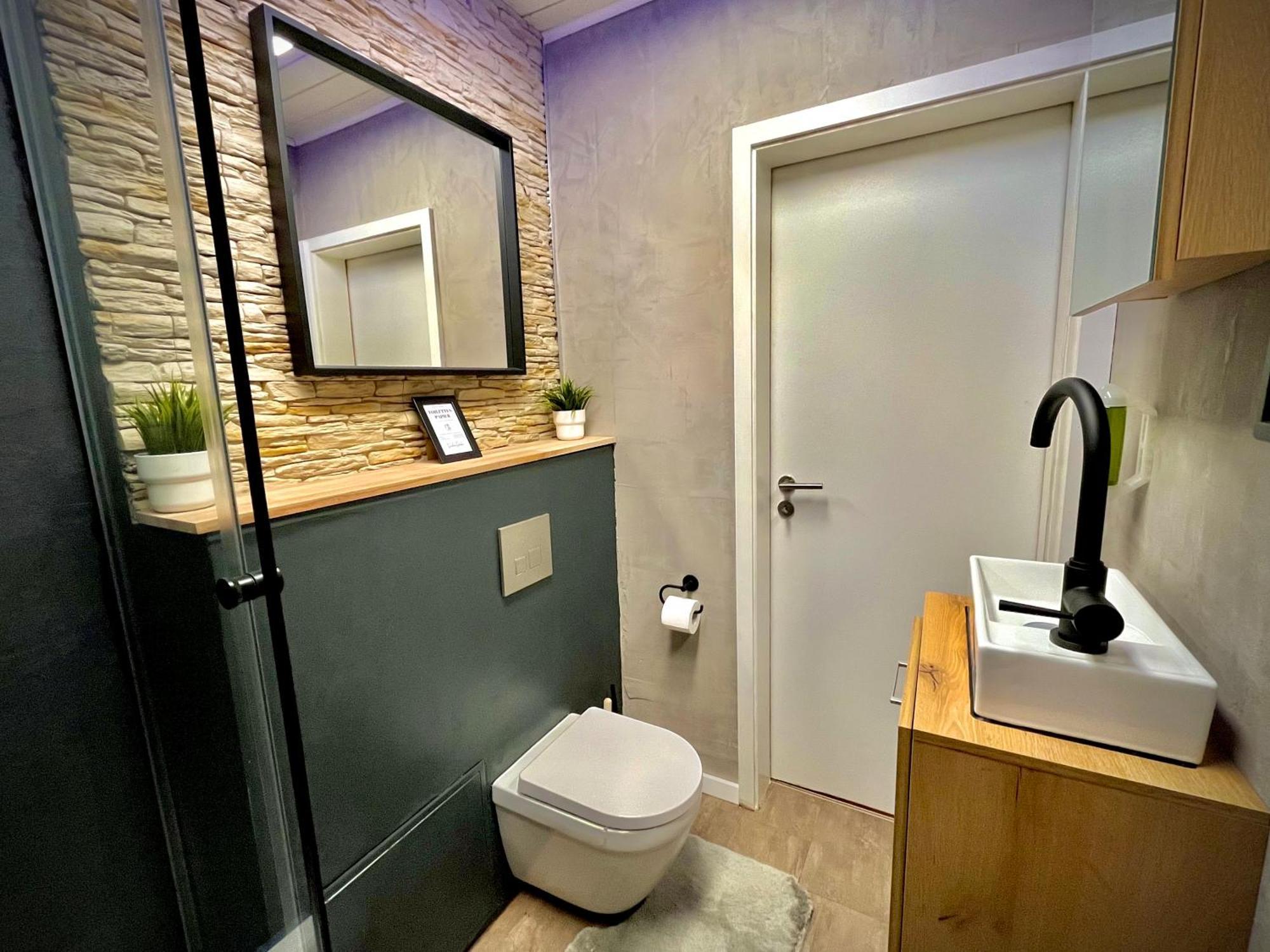 G&G Luxury Apartment Am Stadtpark Бендорф Екстериор снимка
