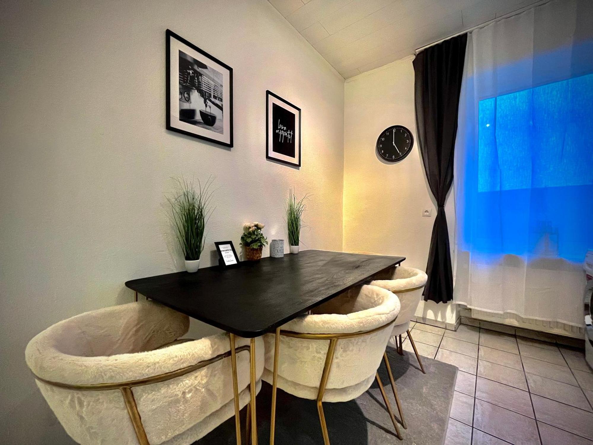 G&G Luxury Apartment Am Stadtpark Бендорф Екстериор снимка